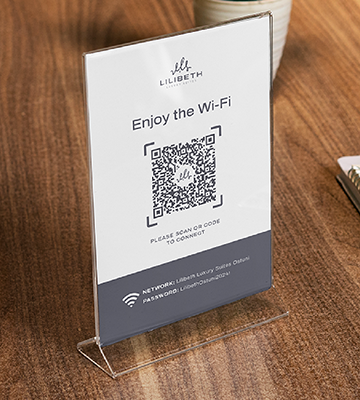 Il sito di Lilibeth Luxury Suites su smartphone